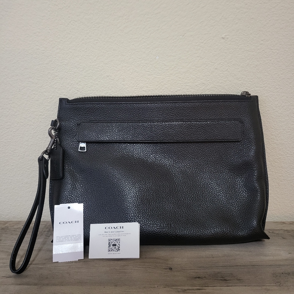 ⭐️Coach Carryall Pouch In Black With Gunmedal Grey Hardware⭐️